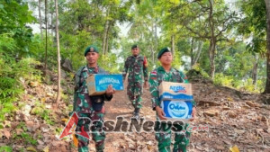 Bagi Sembako, Satgas Pamtas Yonarhanud 2 Kostrad Gelar Baksos di Perbatasan