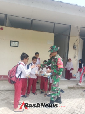 Serda Muhamad Hidir Berikan Pendampingan MBG di SD IP Seteluk, Kegiatan Berjalan Lancar