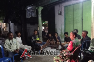 Babinsa Koramil Kempo Tingkatkan Keamanan Melalui Ronda Malam