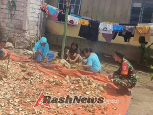 Jaga Keamanan dan Kebersihan Lingkungan, Babinsa Wolowaru Laksanakan Komsos di Fatamari