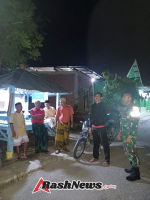 Koptu Abubakar Berikan Edukasi Kamtibmas kepada Warga saat Ronda Malam