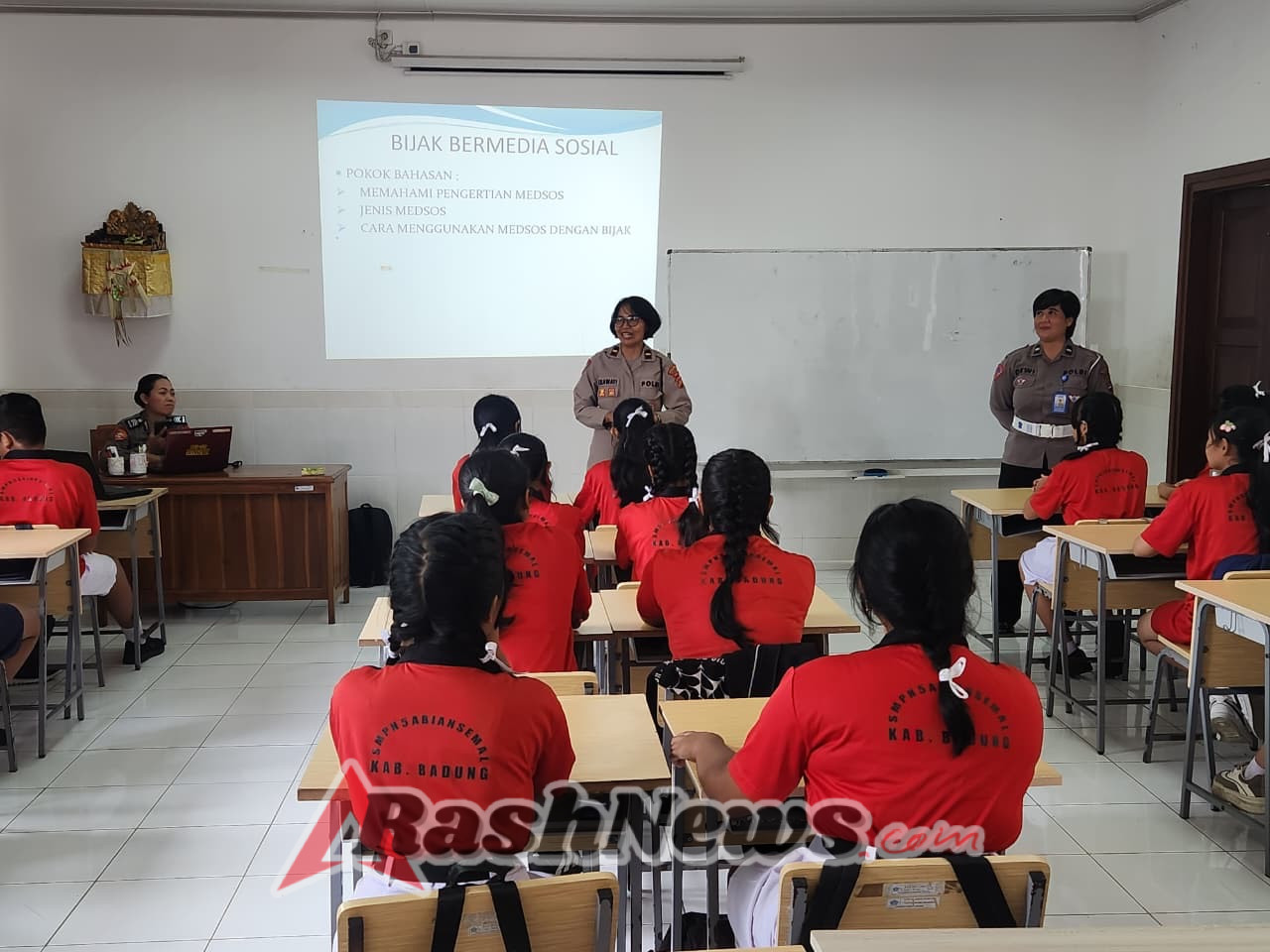 Cegah Bullying Sejak Dini, Polwan Polres Badung Sambangi SMA dan SMP
