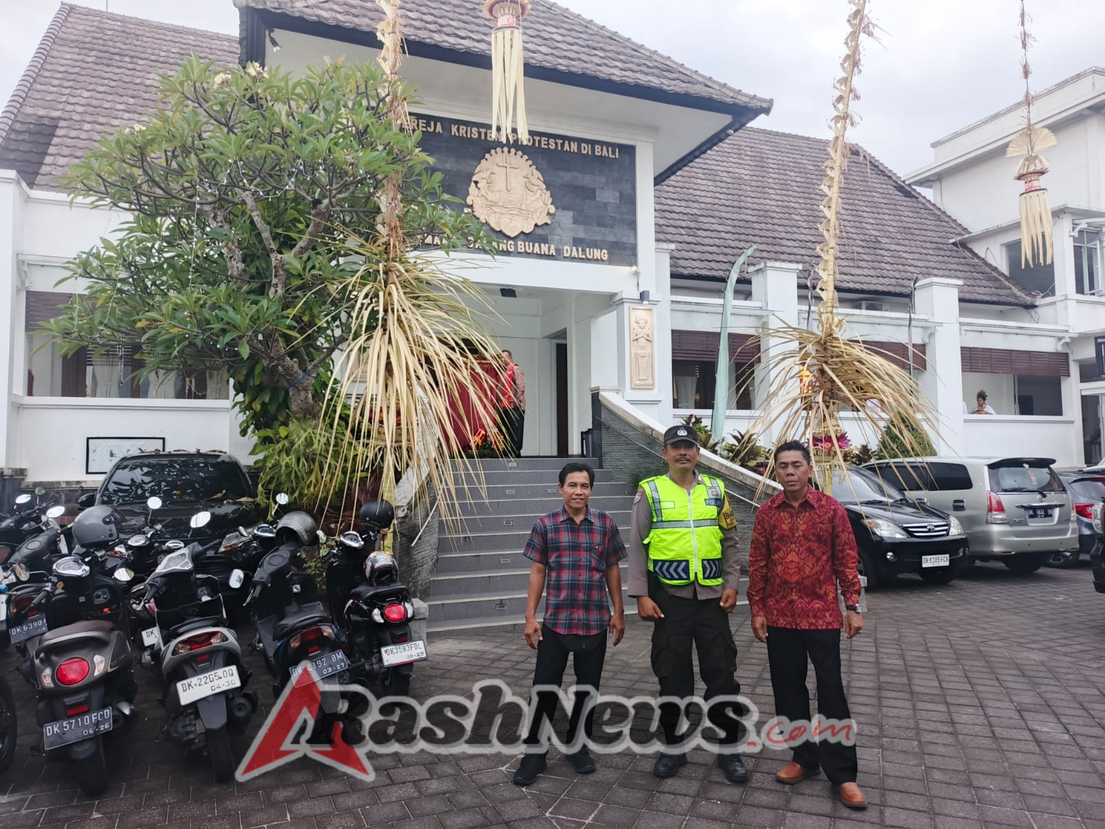 Personil  Polsek Kuta Utara Amankan Perayaan Natal 2025