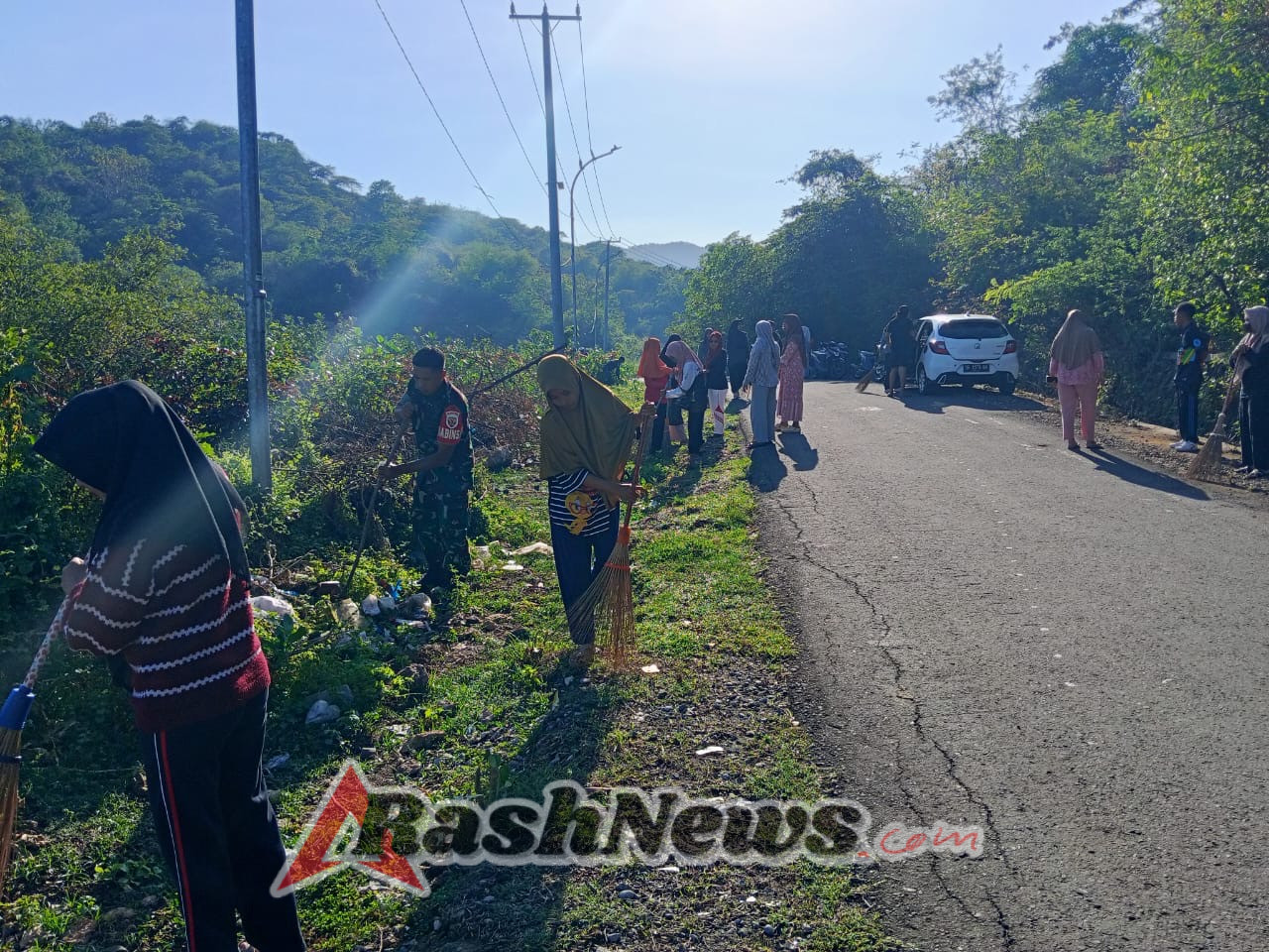 Jumat Bersih di Desa Belo: Koramil Jereweh Ajak Warga Rawat Fasilitas Umum