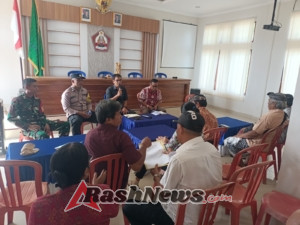 Tumbuhkan Soliditas, Bhabinkamtibmas Sambangi Kantor Desa Tamanbali Bangli