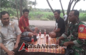 Komsos Babinsa Wanasaba Lauk Tingkatkan Kepedulian Masyarakat terhadap Lingkungan Sehat