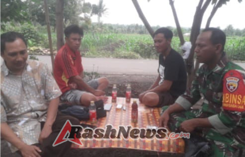 Komsos Babinsa Wanasaba Lauk Tingkatkan Kepedulian Masyarakat terhadap Lingkungan Sehat