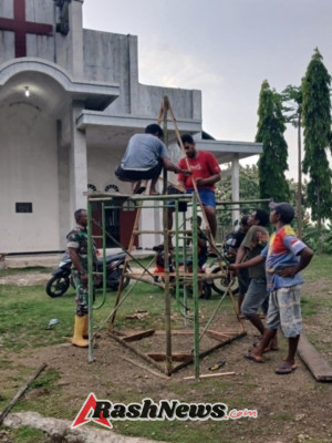 Gotong Royong Babinsa Bersama Pemuda GMIT Galed Oesena