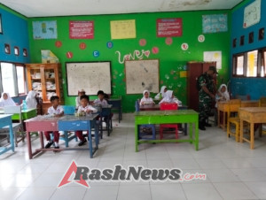 Program Makan Bergizi Gratis Berjalan Lancar, Babinsa Hadir di SD Negeri Goa