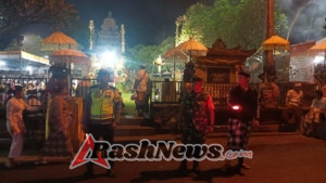 Bhabinkamtibmas Desa Takmung Bersinergi Amankan Kegiatan Ida Betara Napak Pertiwi
