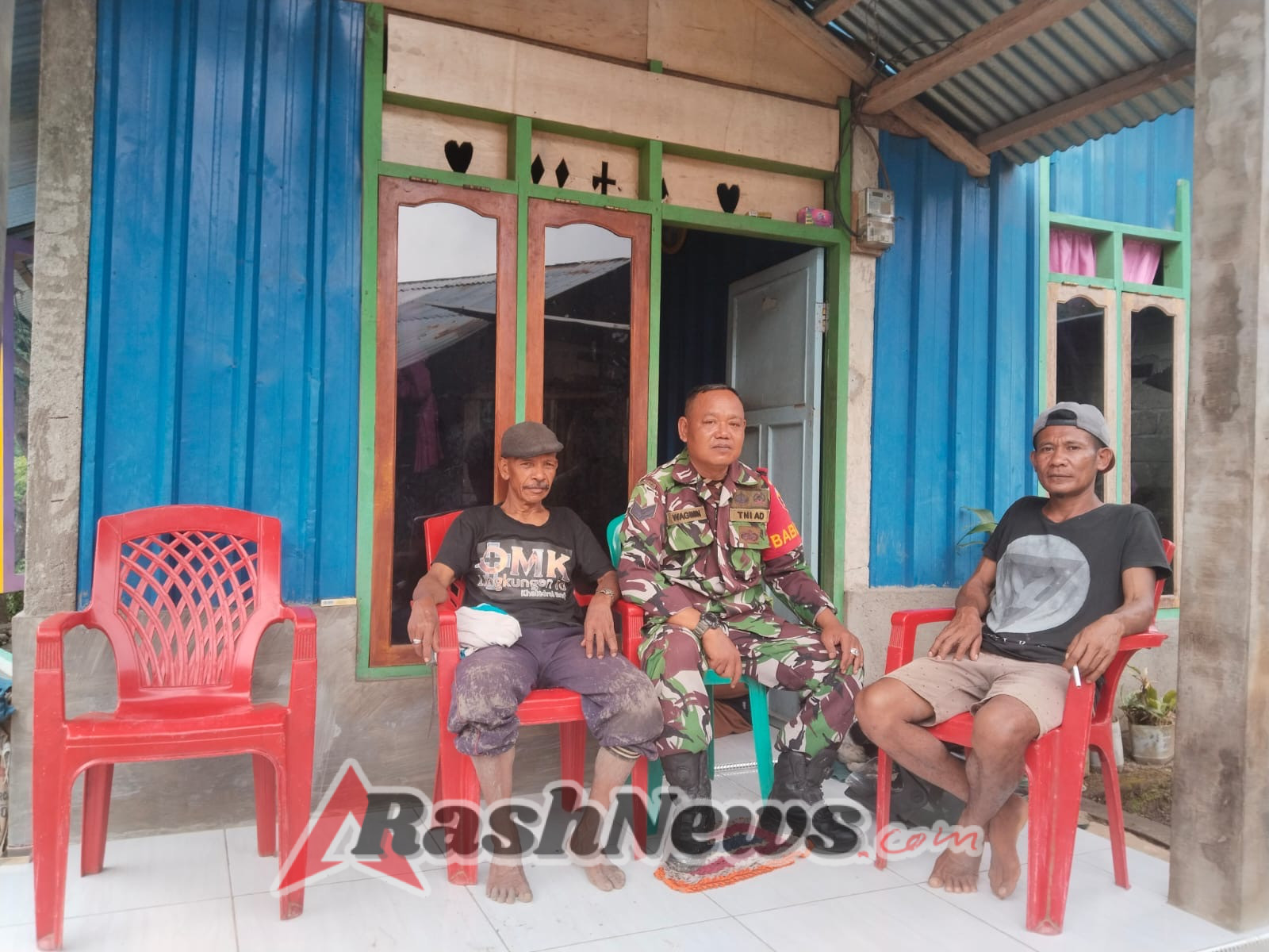 Pererat Sinergi TNI–Rakyat, Babinsa Lakukan Komsos di Wilayah Binaan Desa Dile