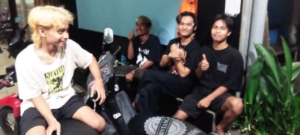 ‎Cegah Risiko Bencana, Babinsa Desa Aikmel Ajak Pemuda Waspada di Musim Hujan