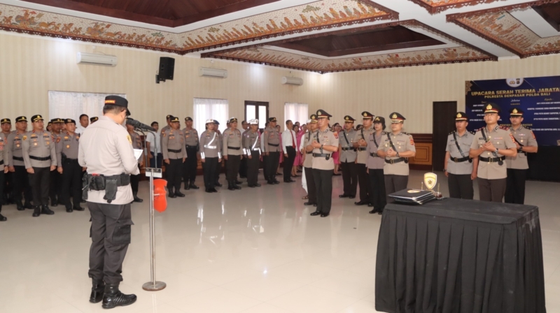 Kapolresta Pimpin Upacara Sertijab dan Penyerahan Jabatan Kasi Humas Polresta