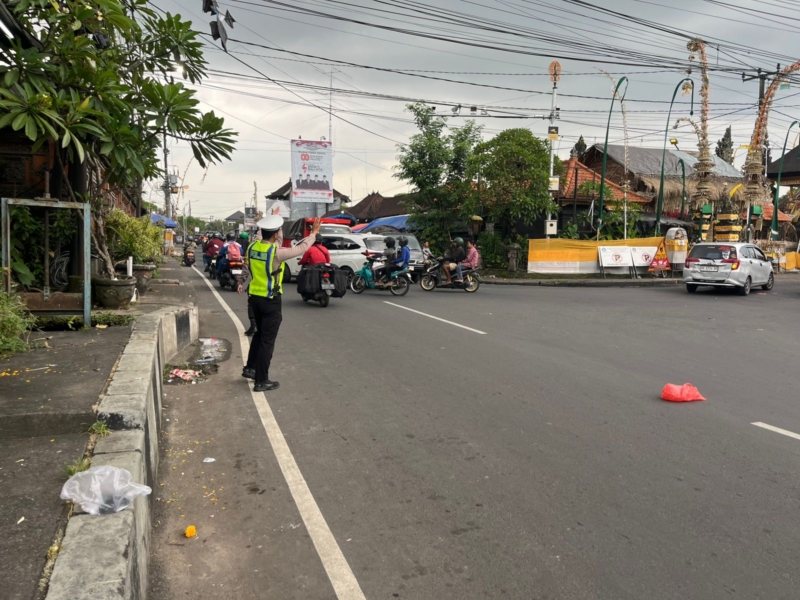 Minimalkan Kemacetan & Laka Lantas, Strong Point Sore Polsek Abiansemal Digelar Di Jalur Padat