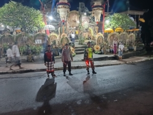 Sinergi TNI–Polri dan Pecalang Amankan Pementasan Calonarang di Desa Adat Sidan