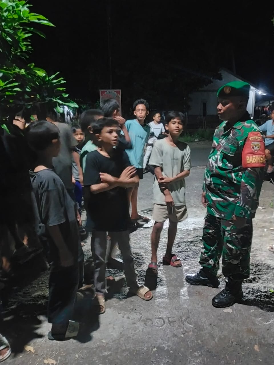 Babinsa Koramil 1615-03/Sambelia Ajak Masyarakat Jauhi Judi Online dan Miras