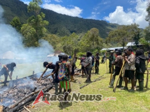 *Satgas Yonif 743/PSY Perkuat Keharmonisan dengan Masyarakat Papua Lewat Acara Bakar Batu*