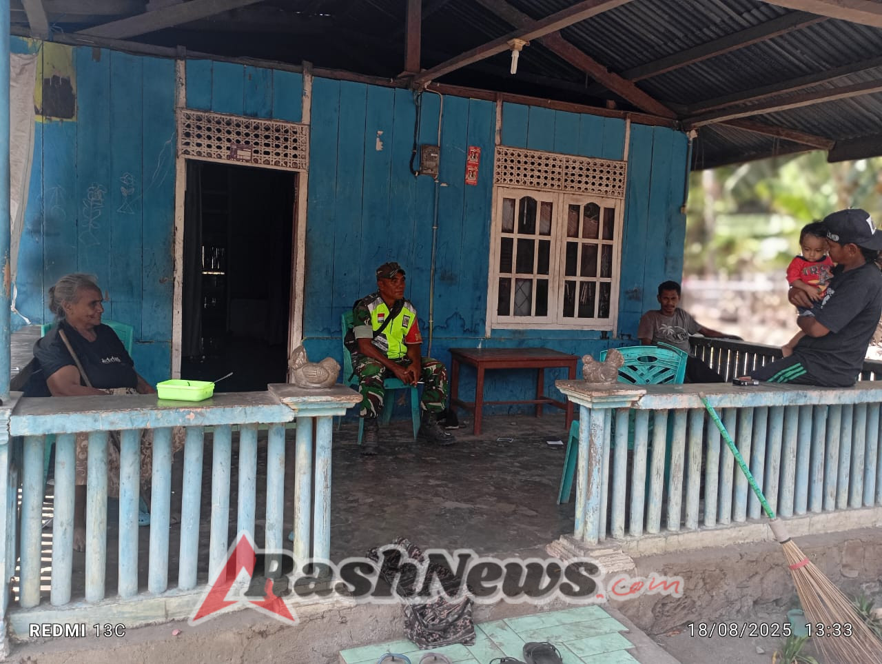 Wujudkan Rasa Aman dan Nyaman, Babinsa Kotabaru Komsos Bersama Warga Pegunungan