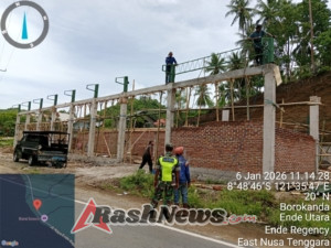 Babinsa Desa Raterua Aktif Dampingi Pembangunan KDKMP Milik Desa