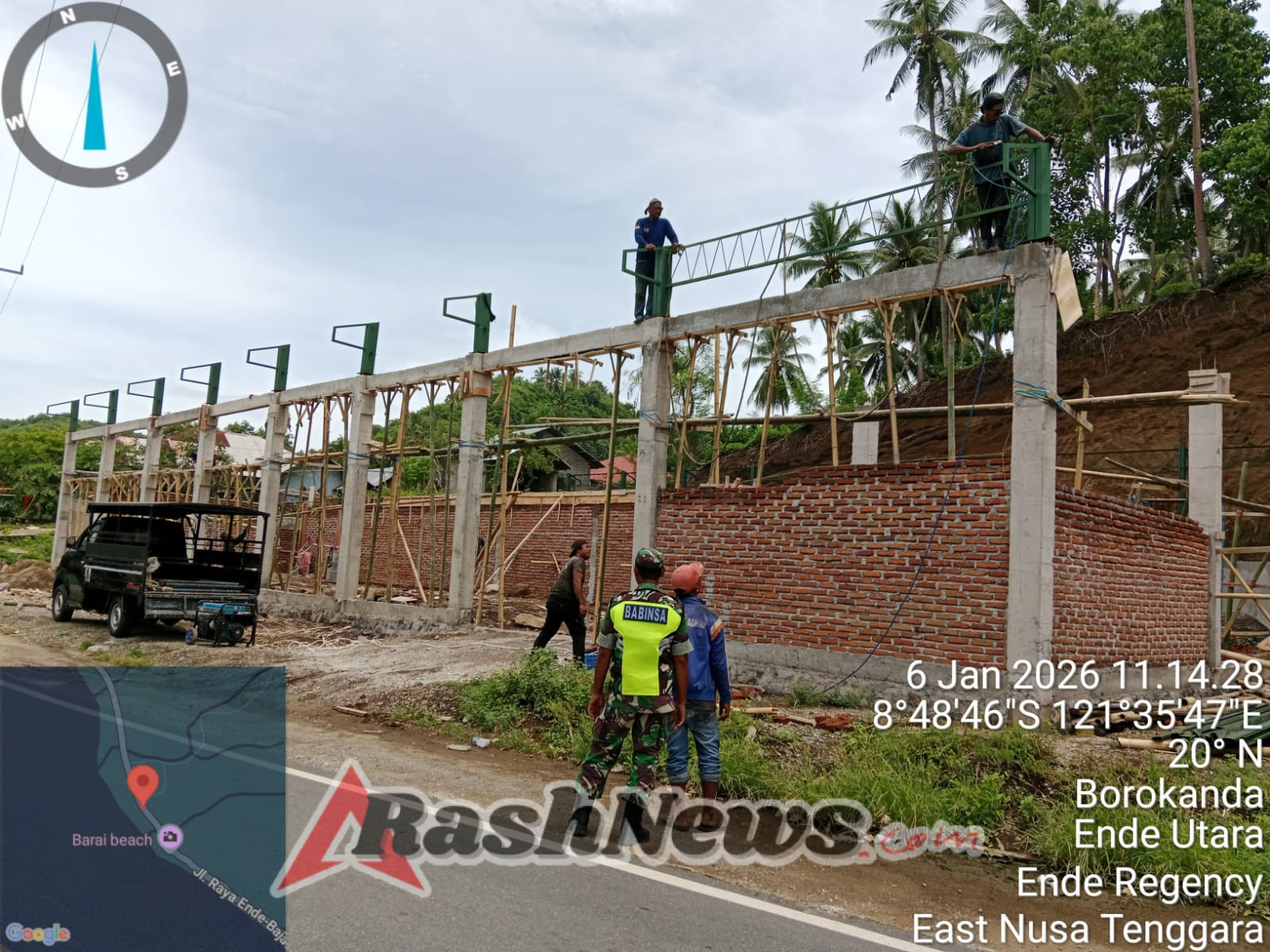 Babinsa Desa Raterua Aktif Dampingi Pembangunan KDKMP Milik Desa