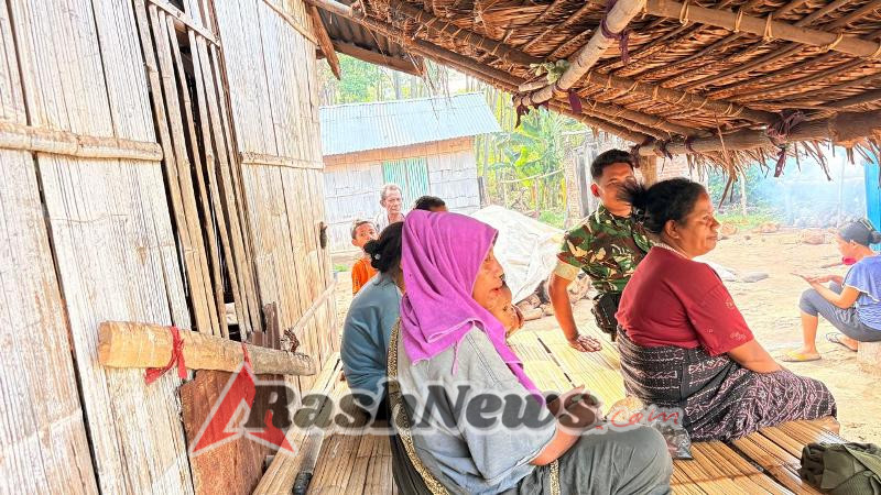 Pratu Rifaldi Lakukan Pamwil dan Sosialisasi Keselamatan Warga Pesisir di Ende