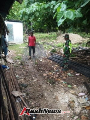 Pondasi KDKMP Mulai Dikerjakan, Babinsa Pastikan Kegiatan Berjalan Aman