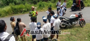 Monitoring Pamwil dan Komsos, Babinsa Pastikan Desa Tendarea Aman dan Tertib