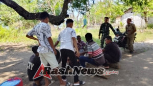 Babinsa Doreng Dampingi Warga Terima Sertifikat Tanah