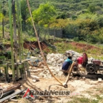 Progres 36 Persen, Babinsa Aesesa Lakukan Pemantauan Sumur Bor BNPB di Kampung Kajulaki