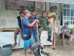 Melalui Pamwil, Babinsa Detusoko Ciptakan Rasa Aman di Wilayah Binaan