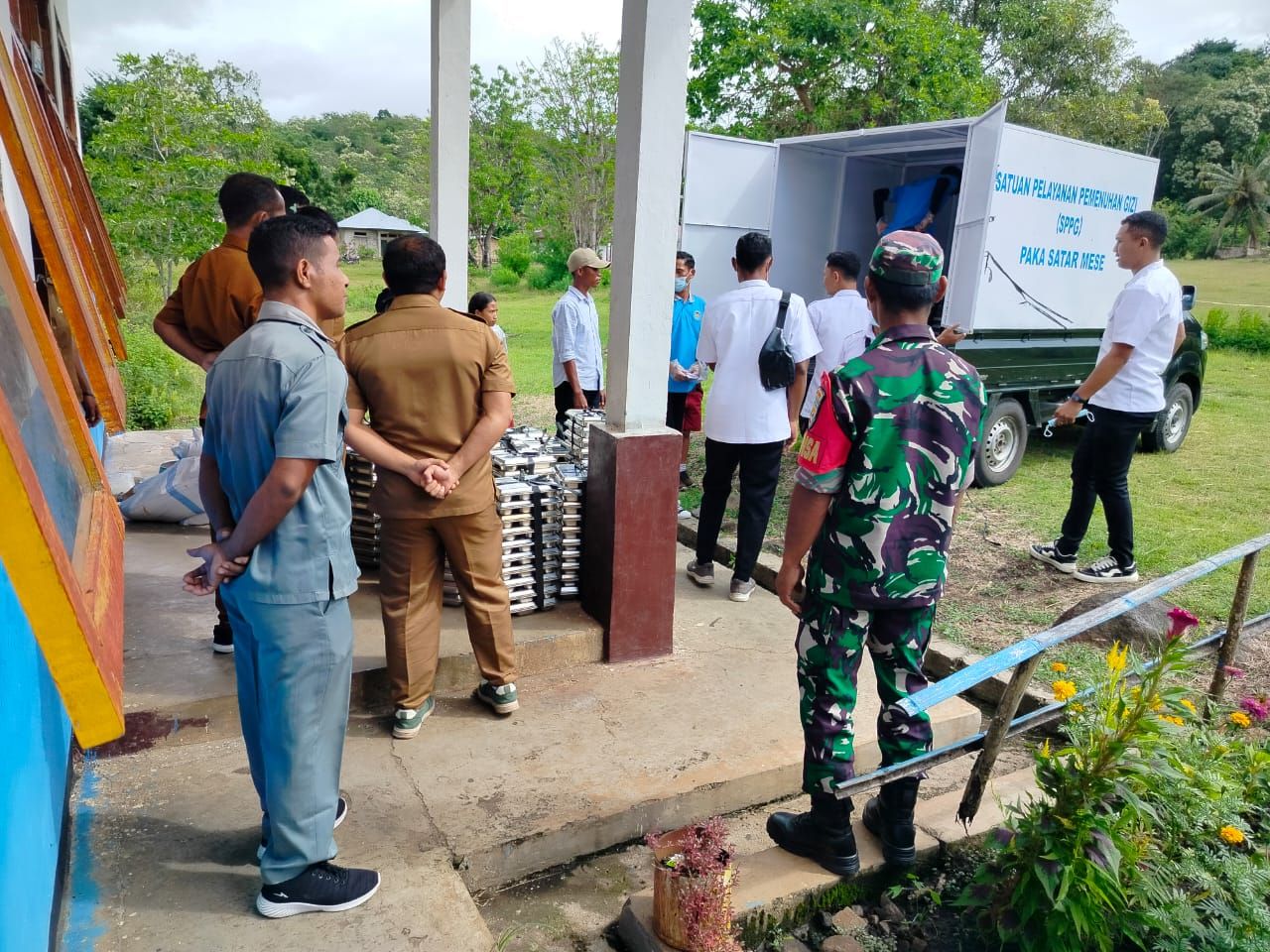 Danramil 1612-05/Satar Mese Tegaskan Komitmen TNI Dukung Program MBG