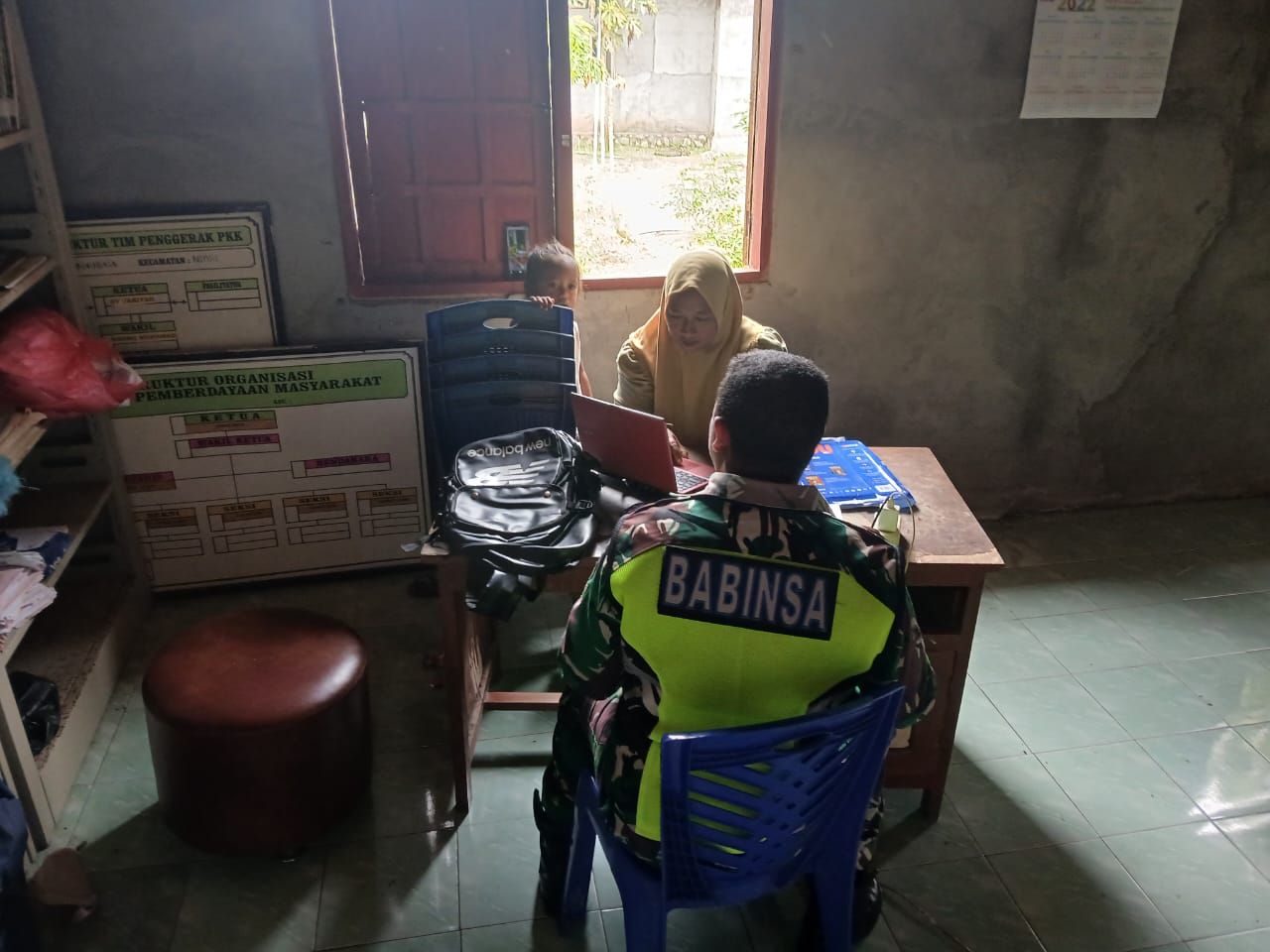 Babinsa Desa Maubasa Tingkatkan Keamanan dan Kedekatan dengan Masyarakat