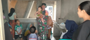 Pastikan Kesehatan Generasi Penerus, Babinsa Kodim 1620/Loteng Dampingi Layanan Posyandu di Pengadang