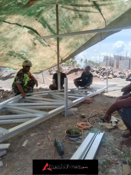 Hidupkan Budaya Gotong Royong, Babinsa Kempo Dampingi Pembangunan Rumah Warga