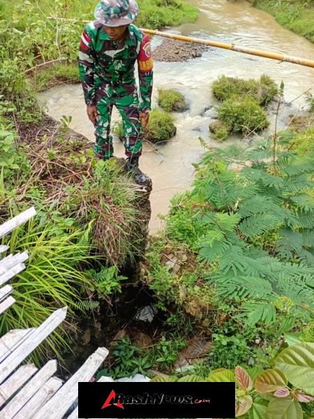 Dukung Program Presiden RI, Babinsa Ruteng Laksanakan Pengecekan Jembatan Rusak