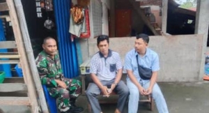 Komsos Babinsa Toya Perkuat Kesadaran Warga Jaga Lingkungan di Tengah Cuaca Ekstrem