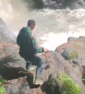 Dandim Tabanan Terjunkan Personel Bantu Pencarian Korban Longsor dan Terseret Aliran Sungai di Desa Kuwum Marga