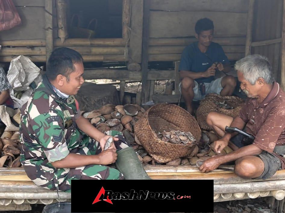 Pererat Kemanunggalan TNI-Rakyat, Babinsa Komsos di Desa Bodohula