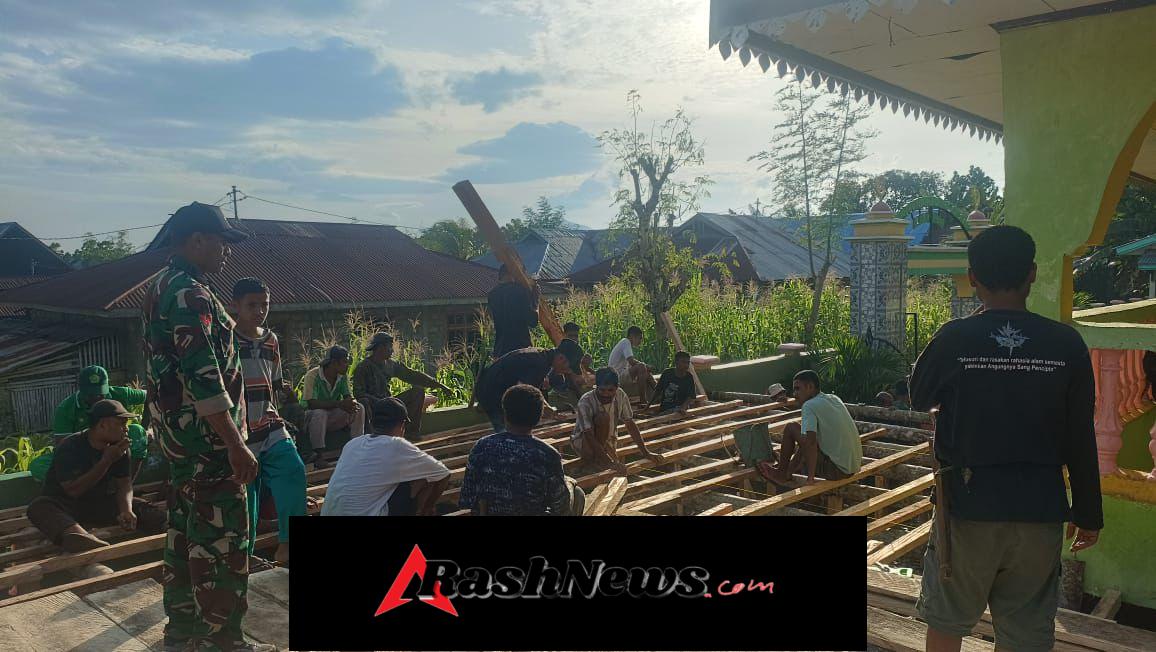 TNI dan Warga Bampalola Bersinergi Bangun Panggung MTQ XXXI