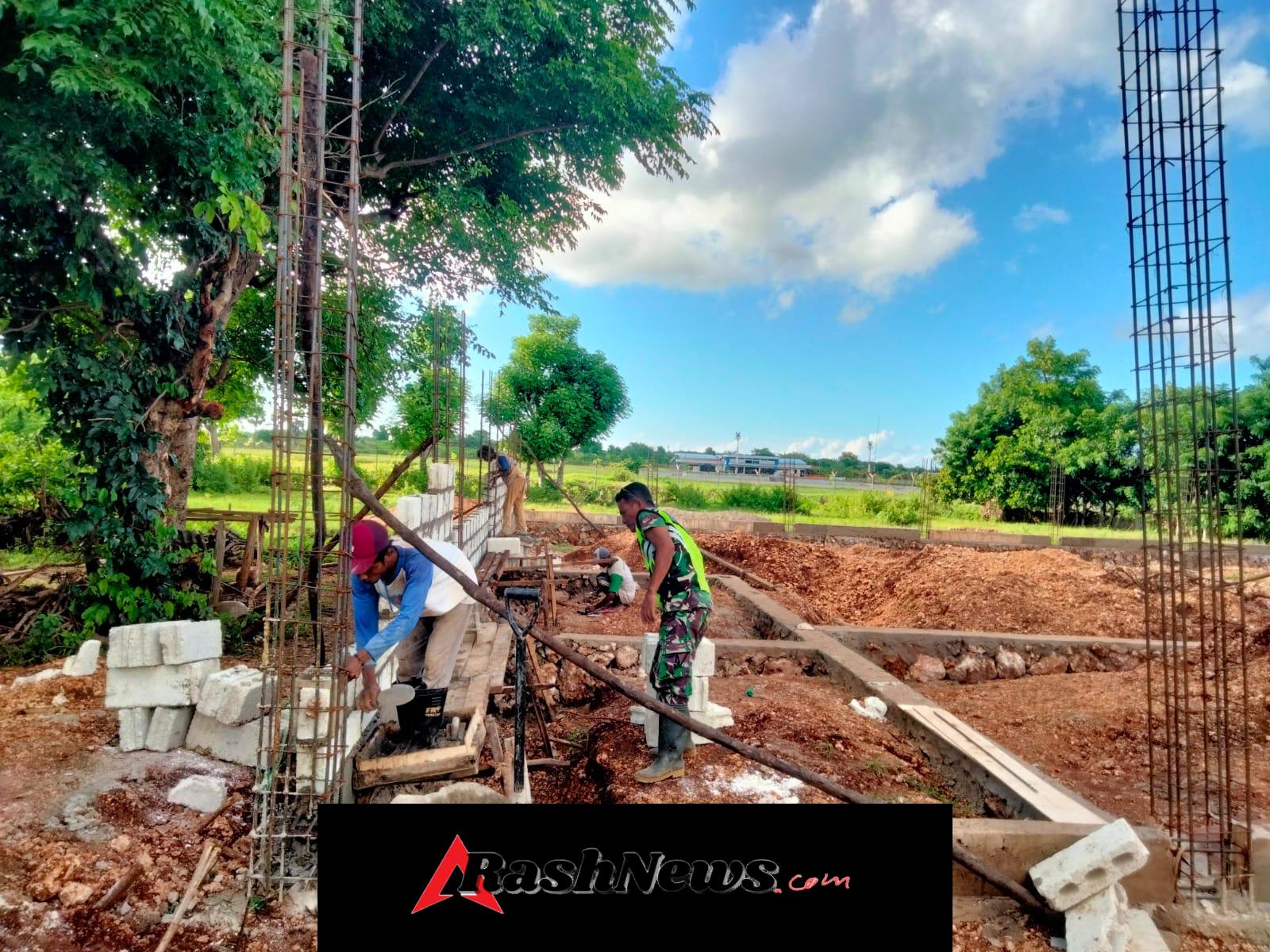 Pastikan Pekerjaan Aman dan Lancar, Babinsa Monitoring KDKMP di Kecamatan Lobalain