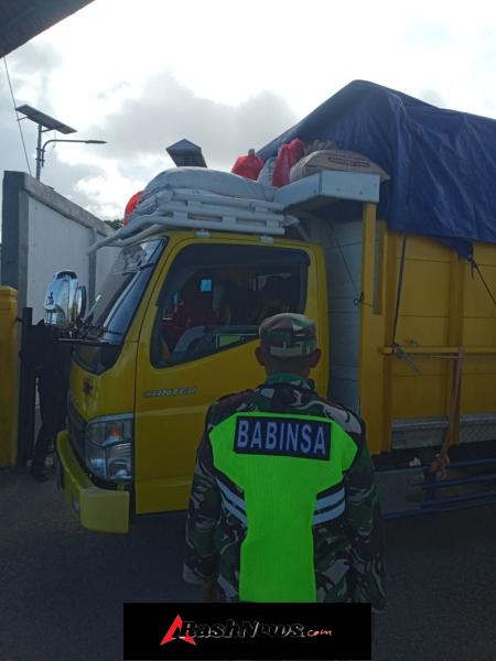 Babinsa Koramil 1627/RN Laksanakan Pengamanan Keberangkatan KM Garda Maritim 3 di Pelabuhan Pantai Baru