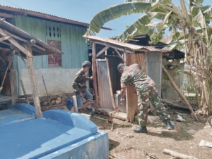 TNI Hadir untuk Rakyat, Babinsa Bantu Perbaikan Kamar Mandi Warga