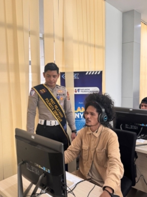 Pelayanan Humanis Satpas SIM Polresta Denpasar Berikan Pendampingan Saat Ujian Teori