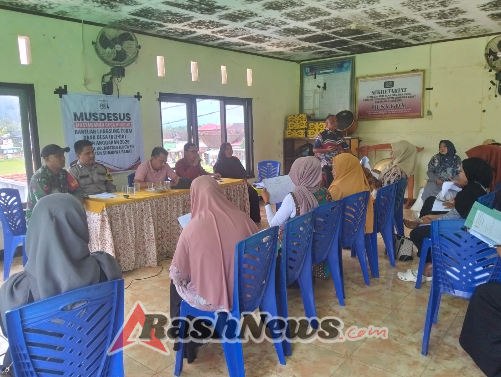 Babinsa Koramil Jereweh Kawal MUSDESUS BLT-DD di Desa Goa