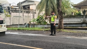 Berikan rasa aman bagi Masyarakat di pagi hari, Personel Polsek Selemadeg barat gelar Strong Point pagi