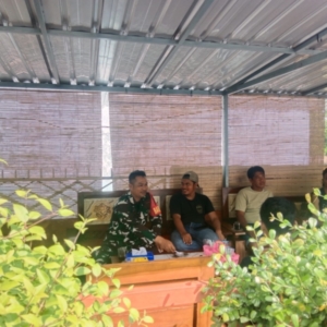 Babinsa Koramil 1614-03/Hu’u Aktif Dampingi Warga Awasi Koperasi Desa