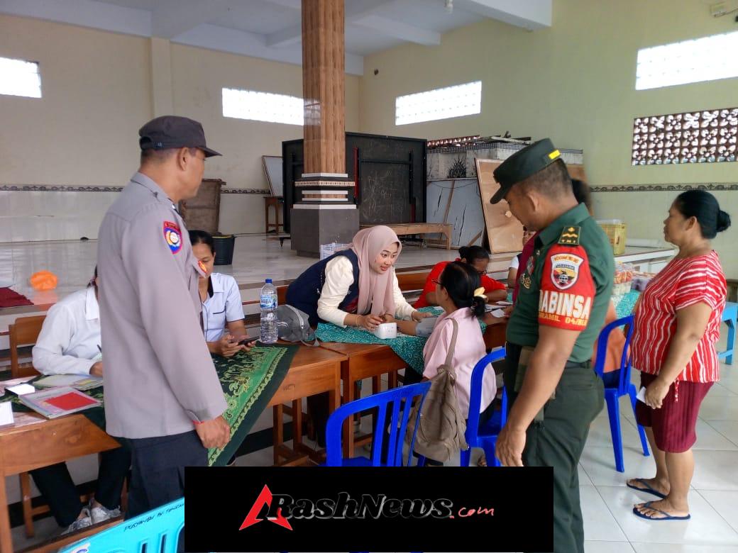 Bhabinkamtibmas Desa Saba Monitoring Posyandu Balita dan Lansia di Banjar Tengah Bonbiyu