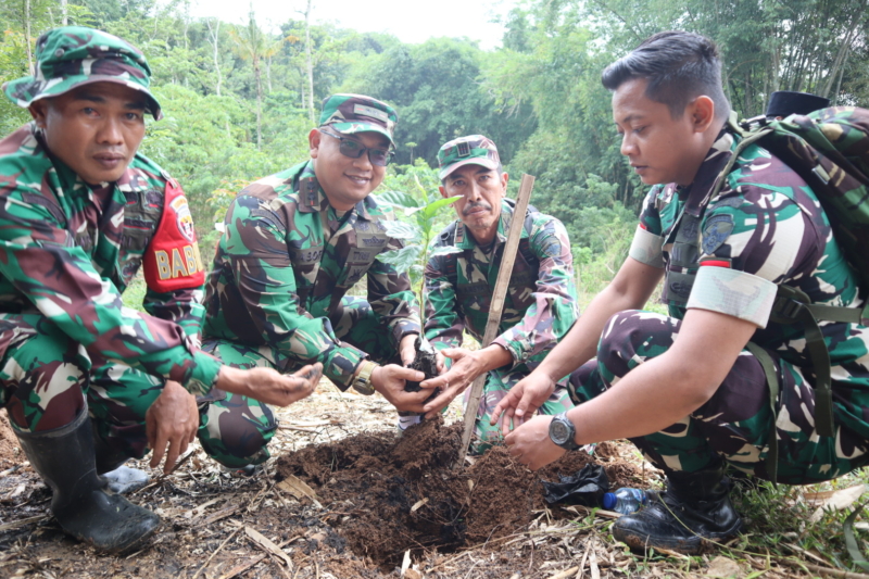 ‎Safari Sumbawa Menanam: Dandim 1607/Sumbawa Perkuat Kepedulian Lingkungan