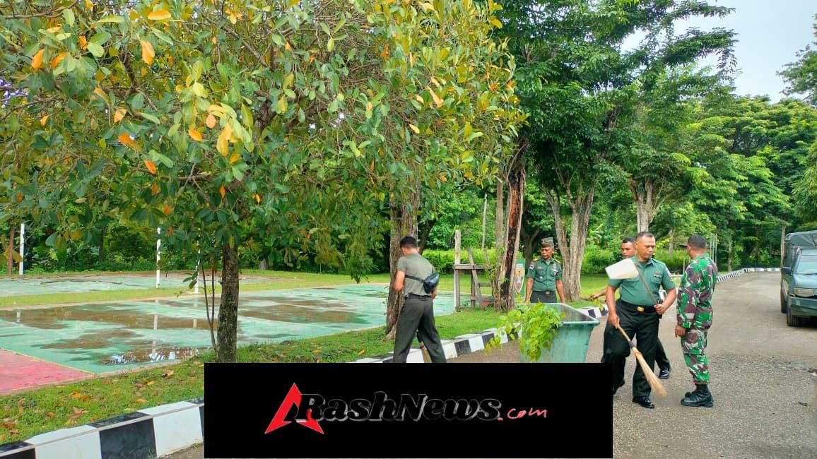 Wujud Kepedulian TNI, Anggota Makodim 1618/TTU Bersihkan Lingkungan Sekitar