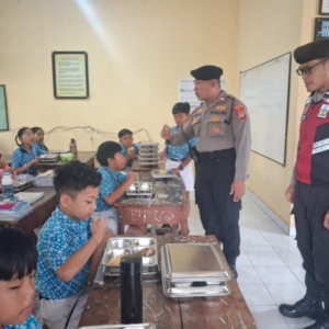 Polres Gianyar Kawal Pendistribusian Program Makan Bergizi Gratis di Kecamatan Tampaksiring